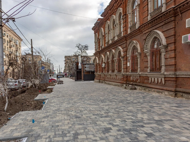 В ходе работ были убраны деревья и старые дорожки из гранитной брекчии. | Источник: Константин Завриков / V1.RU