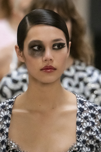 Фото №3 - Гламур домашнего насилия? Chanel выпустили моделей с синяками под глазами