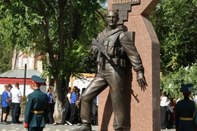 В Балаково открыли памятник герою Беслана Вячеславу Малярову