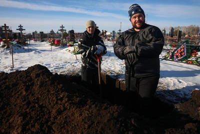 Children Buried in One Coffin: Gravediggers on Death and Life