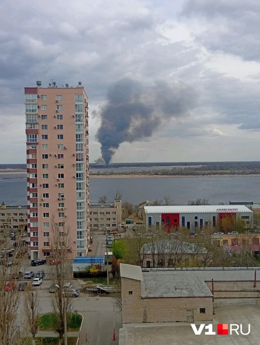 Пожар удалось пока только локализовать | Источник: читатели V1.RU