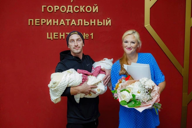 Многодетная мать родила двойняшек в разные месяцы в Петербурге | Источник: Городской перинатальный центр