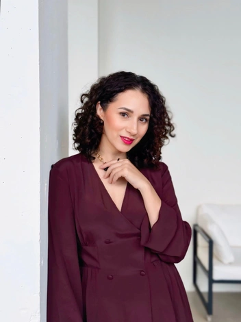 Такой вишневый цвет в тренде | Источник: Виктория Куприянова