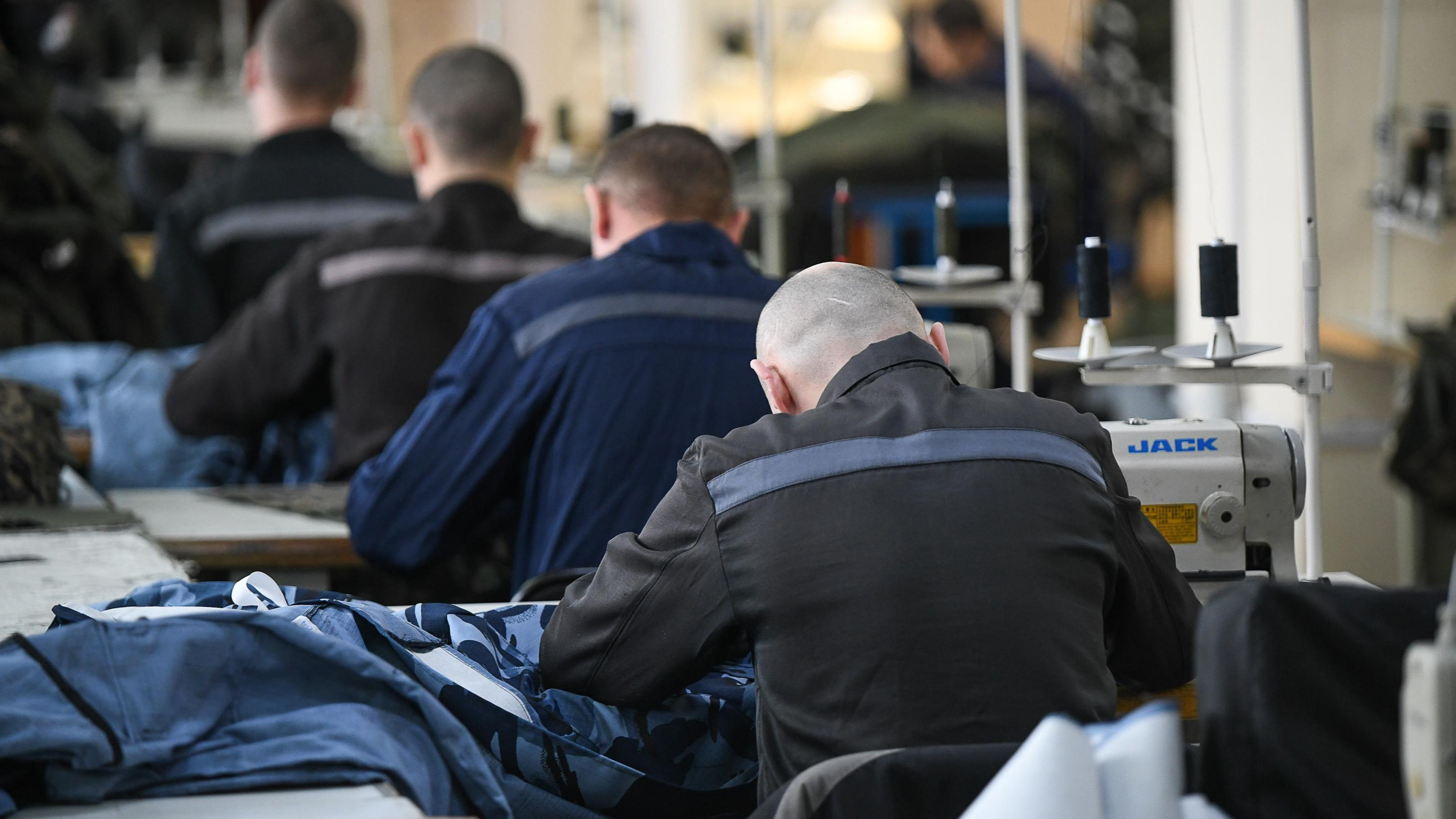 В Ханты-Мансийске и Нягани появились центры, где будут помогать бывшим заключенным