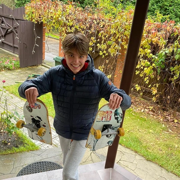 Девушки сходят по нему с ума: что известно о среднем сыне экс-худрука «Большого театра» Сергея Филина | Источник: соцсети