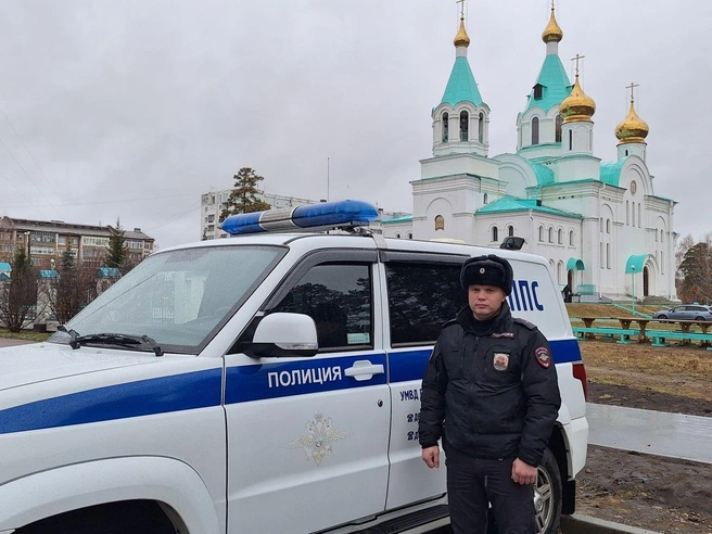 Счет шел на секунды. Полицейского из Ангарска наградили медалью за спасение тонущего рыбака | Источник: «МВД 38» / Telegram