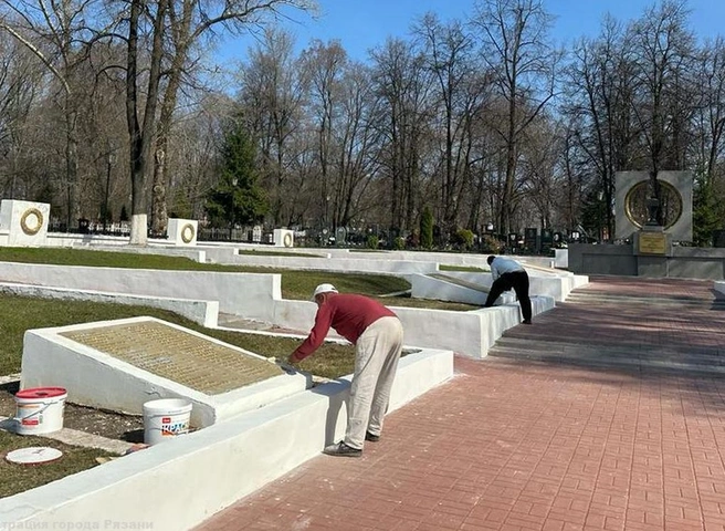 В Рязани приводят в порядок мемориальные комплексы и кладбища | ya62.ru