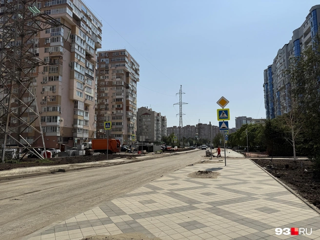 Справедливости ради, местами тротуары всё же сделали | Источник: Валерия Дульская / 93.RU