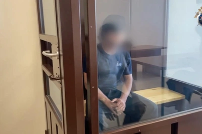 Суд арестовал подростка-мигранта за убийство и нападение на сыновей