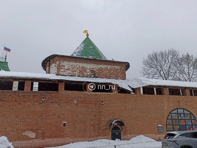 Участок крыши Нижегородского кремля повреждён в результате обильного снегопада | Источник: Дарья Воробьева / NN.RU