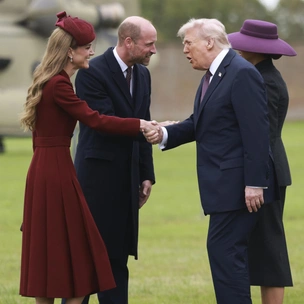 Комплимент для Кейт Миддлтон и новая шляпа первой леди: Дональд и Мелания Трамп прибыли в Лондон