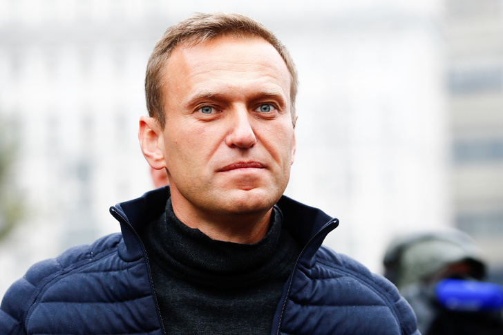 Навальный выложил первое фото с семьей из больницы