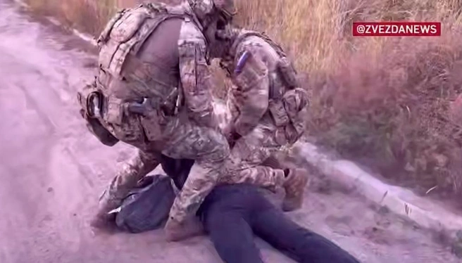 Обоих подозреваемых задержали до того, как они успели совершить задуманное | Источник: Телеканал «Звезда» / МАХ