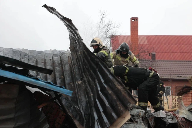 Разбирают завалы | Источник: Юрий Слюсарь / Telegram