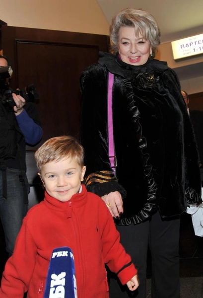 Собственных детей у Татьяны Анатольевны нет, но она принимает участие в жизни внука сестры Галины