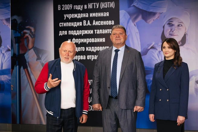 Кандидат технических наук, доцент, директор Исполнительной дирекции Ассоциации выпускников НГТУ–НЭТИ Пономарев Владимир Борисович (слева) | Источник: Инна Кузнецова