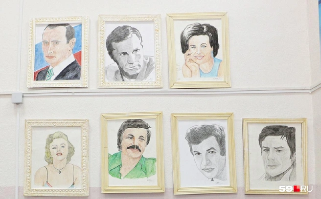 Такие картины рисуют клиенты геронтологического центра, в доме сестринского ухода занятий для пожилых нет | Источник: Сергей Федосеев