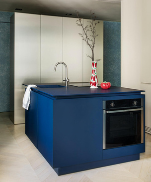 Синий цвет на кухне: 50+ интересных решений