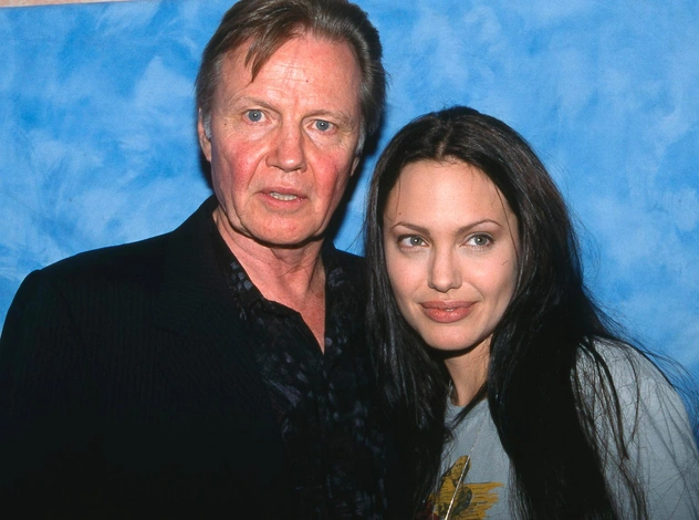 Отец Анджелины Джоли публично ее осудил: в сети распространяется его обращение