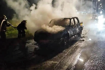 В Таврическом автомобиль загорелся во время движения