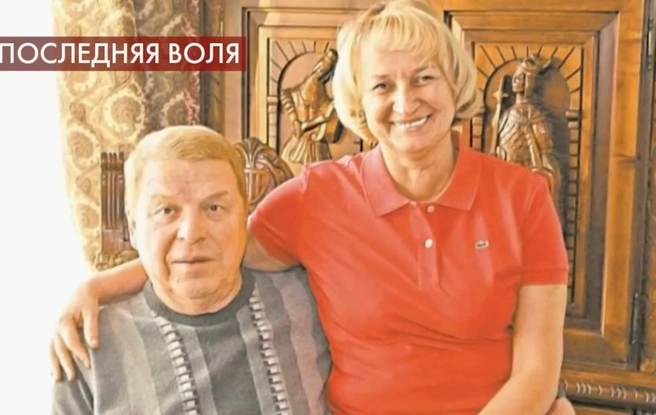 В 2007 году Михаил Кокшенов оказался соседом Натальи Лепехиной по креслу в бизнес-классе во время полета из Варны и влюбился. Наталья Васильевна стала последней женой актера | Источник: кадр из программы «Пусть говорят», Первый канал, 2020 год