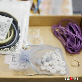 Все расходники хранятся аккуратно сложенными: так ничего не потеряется | Источник: Ирина Шарова / 72.RU