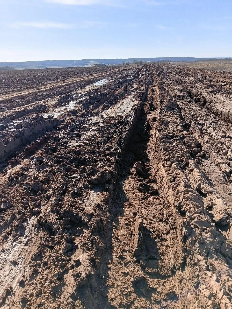 Здесь регулярно ездят большегрузы | Источник: Радий Хабиров / vk.com
