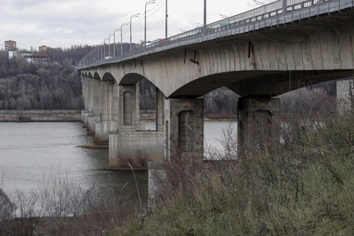 Проезд по Мызинскому мосту временно сузят до одной полосы