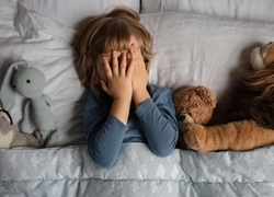 Принесут одни страдания: 3 установки от родителей, которые мешают вам жить здесь и сейчас