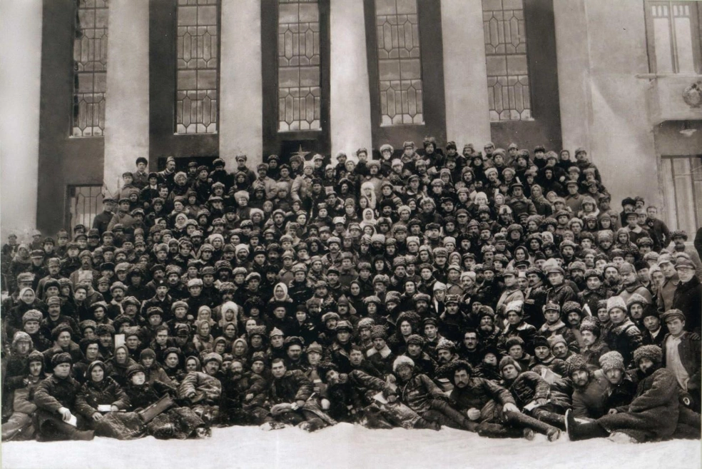 Тот самый съезд Советов, на котором обсуждали, как назвать город | Источник: bsk.nios.ru