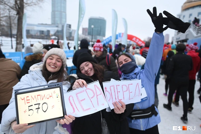 Поддержка для участников полумарафона очень важна | Источник: Дмитрий Емельянов / E1.RU
