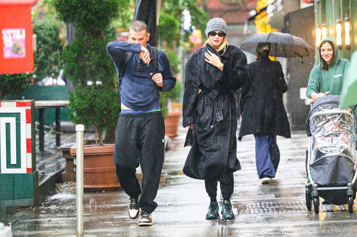 Даже зонт не нашел: пользователи Сети раскритиковали новые фото Джиджи Хадид и Брэдли Купера