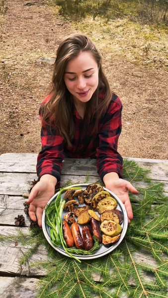«Видеозавтрак с Miss MAXIM»: Александра Велькович учит готовить овощи на гриле