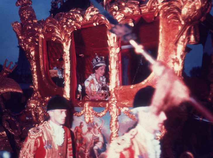 Рискованный выбор: секрет коронационных туфель Елизаветы II