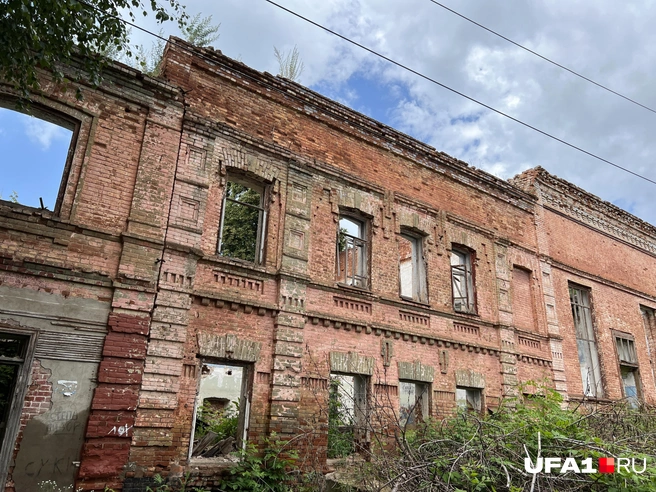 Огромное здание | Источник: Андрей Бирюков / UFA1.RU