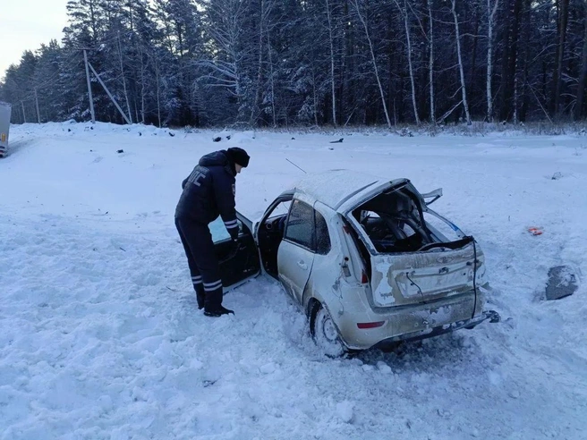 Легковая машина улетела в кювет | Источник: Госавтоинспекции по Свердловской области