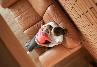 «У мужа прошли чувства ко мне. Хочу забрать ребенка и уйти, но очень боюсь это сделать»