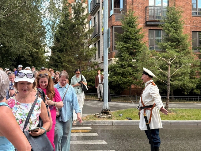 Более 1000 человек приняли участие в прогулке | Источник: Анна Грищенко