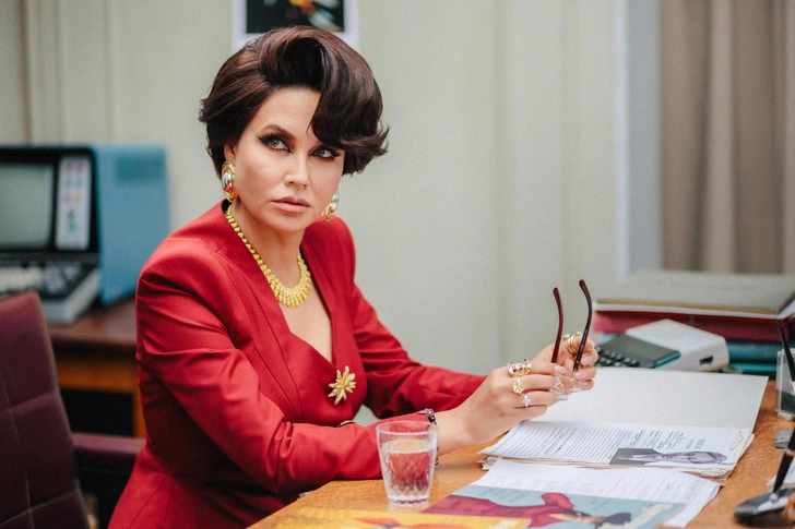 Ляйсан Утяшева в образе Людмилы Прокофьевны | www.starhit.ru