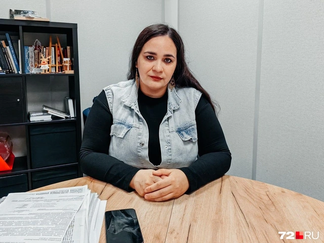 Регина Саитова пытается отстоять своего сына, но пока всё против нее | Источник: Юлия Мальцева / 72.RU