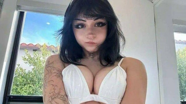 Тиктокер Julzzess зарегистрировалась на Onlyfans: горячие фото за неделю принесли ей 20 миллионов