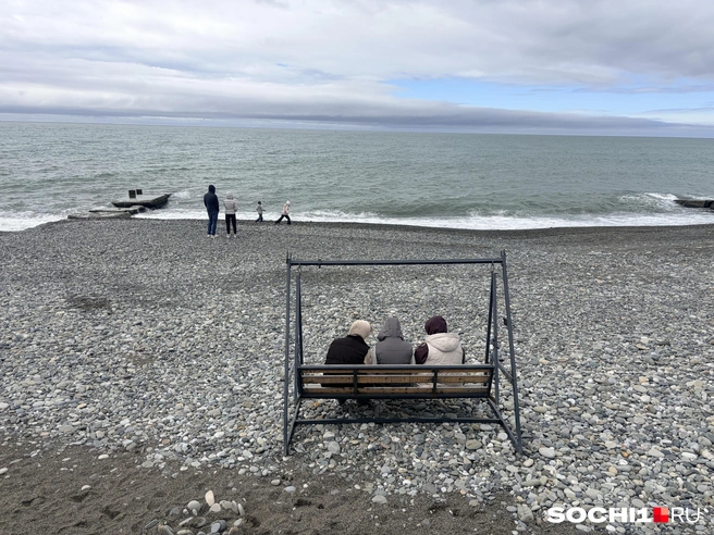 Сидеть и смотреть на море | Источник: Анна Грицевич / SOCHI1.RU