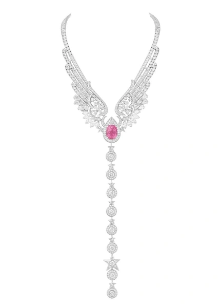Колье Wings of Chanel из коллекции Reach for the Stars, Chanel Joaillerie | Источник: Chanel