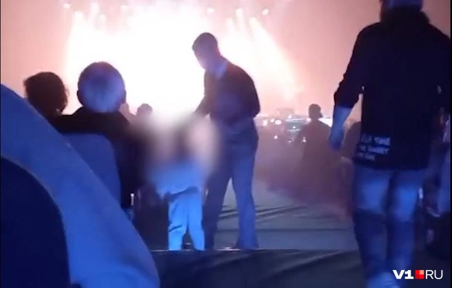 Ребенок танцевал в проходе, где было много свободного места | Источник: читатель V1.RU