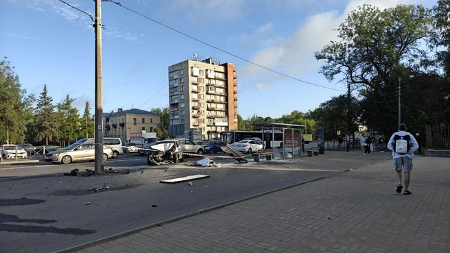 У остановки вылетели все стекла  | Источник: Транспортный КОЛЛАПС, Красное село. Новости и события. / Telegram 