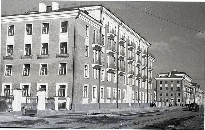 Красно-кирпичные «сталинки» на Физкультурной | Источник: фотофонд Самарского областного государственного архива социально-политической истории