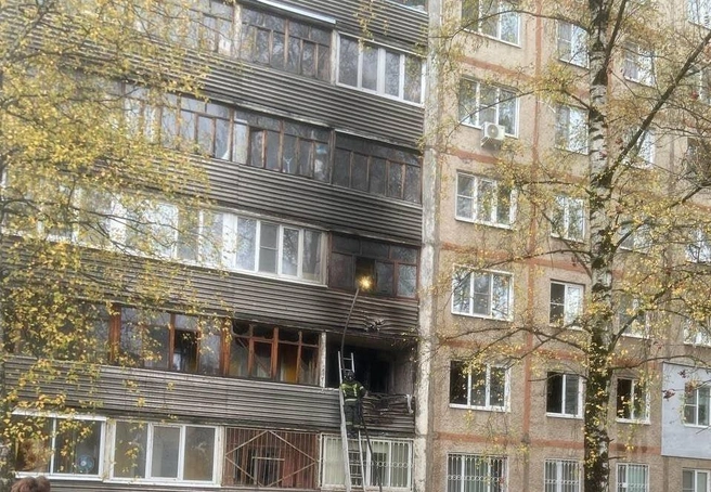 Балконы этажами выше оказались закопчены | Источник: Жесть Ярославль / Telegram