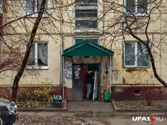 Манипуляции с будущим окном | Источник: Булат Салихов / UFA1.RU