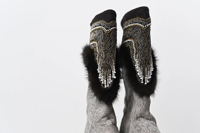 Бисер или орнаменты? В магазине представлена обувь на любой вкус | Источник: «Кисы Якутские»