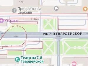 Участок, выделенный на карте, войдёт в зону платной парковки | Источник: скриншот сервиса «Яндекс Карты»
